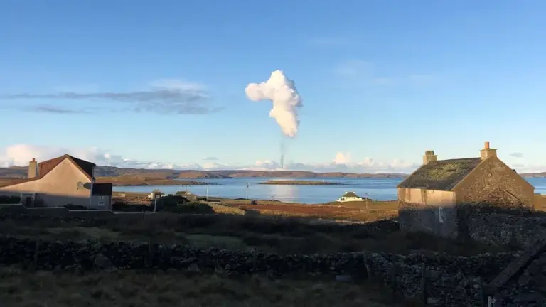 vapor saindo da usina pode ser visto a km de distância