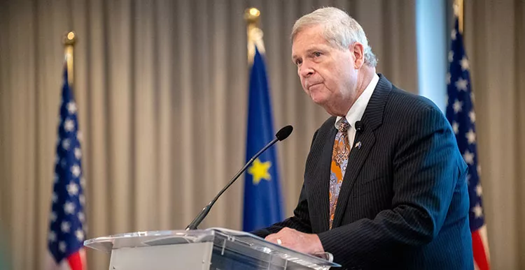 Na imagem destacada aparece, Tom Vilsack, secretário da agricultura
