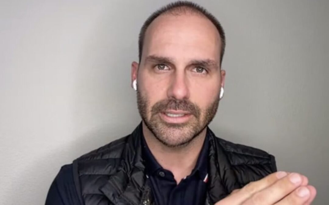 Eduardo é mal-ouvido com pai e ataca de novo favorito a sucessor de Bolsonaro